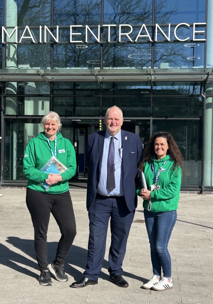 20251112 Jonathan Evison with the Hull Navigators